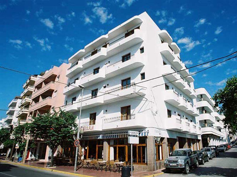 Hostal Y Apartamentos Santa Eulalia Santa Eularia des Riu Zewnętrze zdjęcie